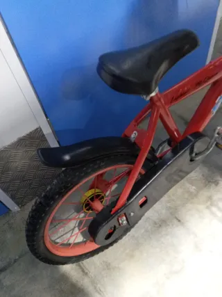 Bicicleta per bambini da 16 pollici. Vendita in loco.