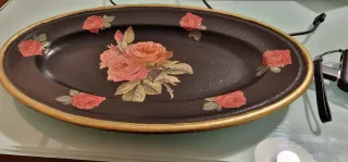 Vassoio ovale decorato con rose