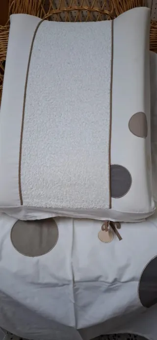 Cambiador bebé y ropa de cuna