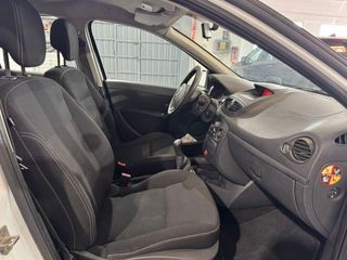 RENAULT Clio 1.2 16V 5 porte Dynamique