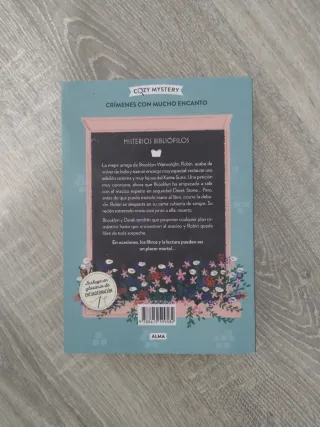 Enigma bajo las sábanas (Cozy Mystery)