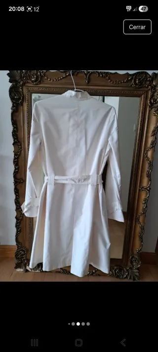 Gabardina blanca cuello mao