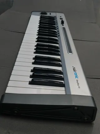 Teclado controlador MIDI M-Audio EasyKey 49