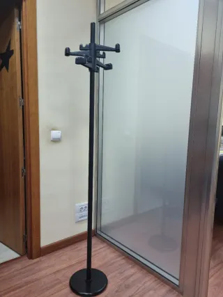 Perchero de pie moderno