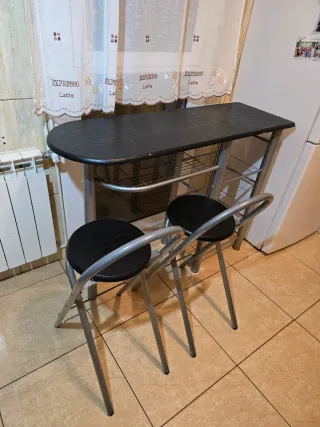 Mesita alta cocina y 2 taburetes