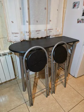 Mesita alta cocina y 2 taburetes