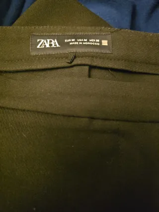 Pantalon pirata negro de tela talla M de Zara