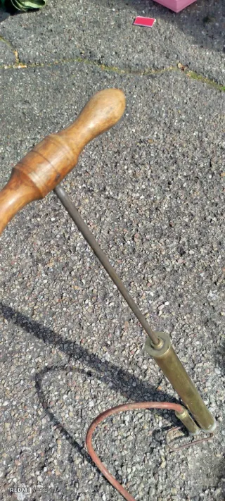 Bomba de aire antigua madera y latón