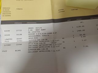 Nikon F80 con objetivo Nikkor 28-200