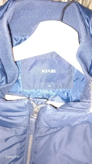 Chaquetón acolchado azul con capucha