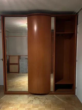 Armario puertas correderas madera y cristal