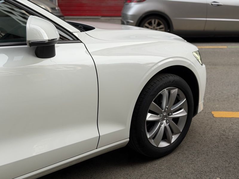 Volvo S60 2021, foto 34