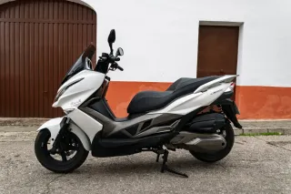 Kawasaki Maxi Scooter Automática j300