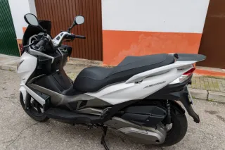 Kawasaki Maxi Scooter Automática j300