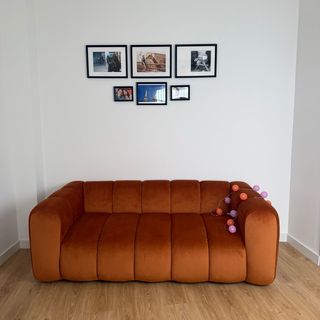 Sofá de diseño terciopelo naranja 2 plazas