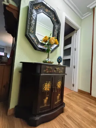 Mueble de entrada y espejo octogonal