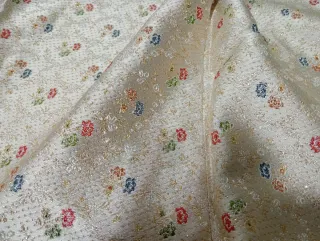 Tela traje de fallera niña ideal. De 176 x 64