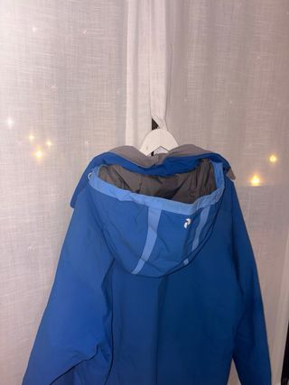 Chaqueta azul peak performance