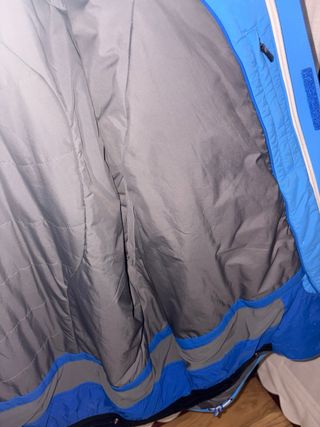 Chaqueta azul peak performance
