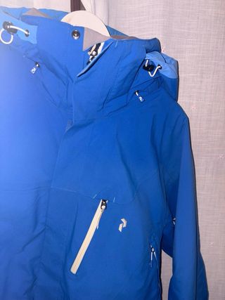 Chaqueta azul peak performance