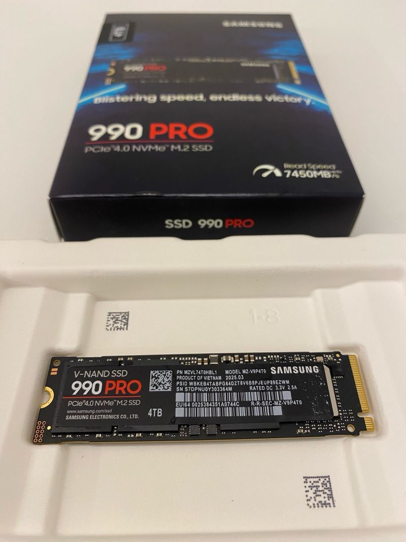 Samsung 990 PRO 4TB SSD PCIe 4 NVMe M.2
