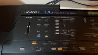 Roland E-86 Teclado Sintetizador Inteligente