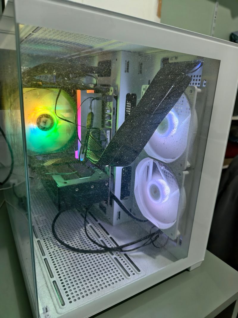 PC RYZEN 7 7800X3D + RTX 5070 afbeelding 3