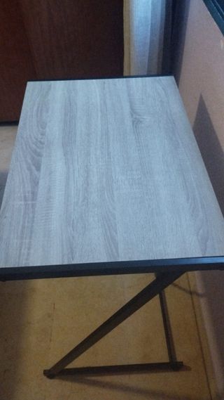 Mesa de madera y metal
