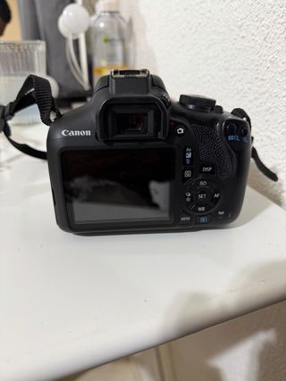 Canon EOS 2000D + Objetivo 18-55mm