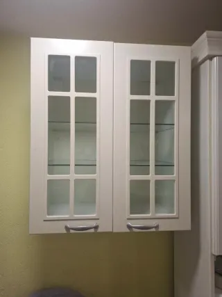 2 Vitrinas Ikea Blancas con Puertas de Cristal