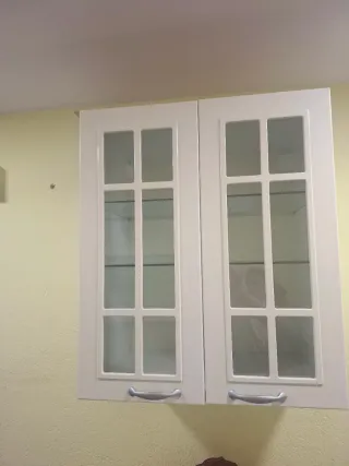 2 Vitrinas Ikea Blancas con Puertas de Cristal