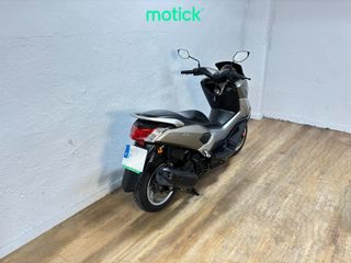 YAMAHA NMAX 125