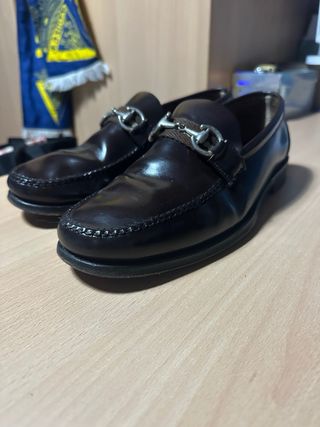 Zapatos de vestir marrones con hebilla