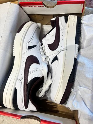 Zapatillas Nike Blancas y granate