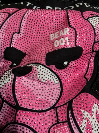 Abrigo Negro Brillante Oso Rosa