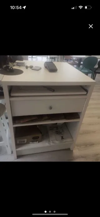 Mueble de madera blanco