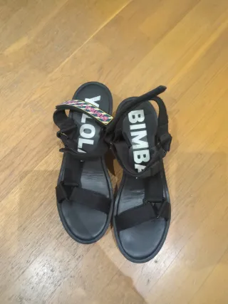 Sandalias Bimba y Lola tacón ancho
