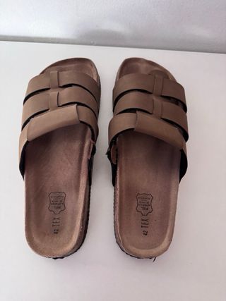 Sandalias de piel marrón talla 42
