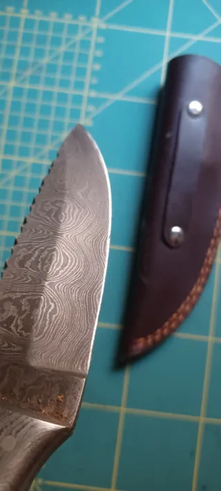 Herramienta artesanal acero carbono damasquinado