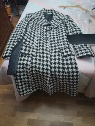 Abrigo de señora cuadros blanco y negro