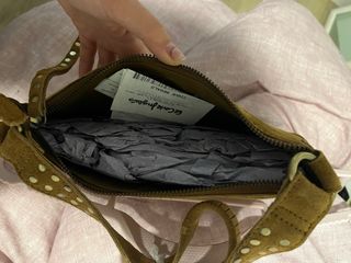 Bolso Green Coast marrón tachuelas con etiqueta