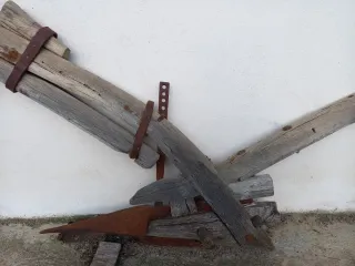 Arado antiguo de madera