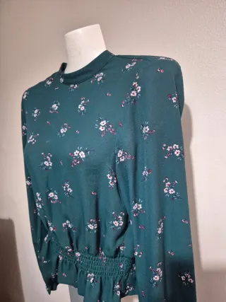 Blusa H&M floral manga comprida