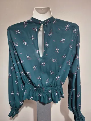 Blusa H&M floral manga comprida