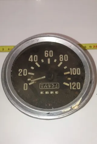 Velocímetro cuenta kilómetros antiguo