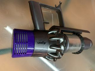 Dyson V10