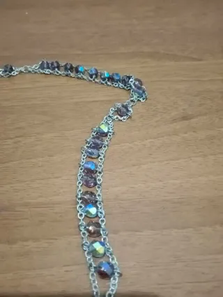 Rosario de cuentas moradas y cruz