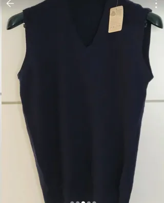 Gilet scollo V pura lana vergine