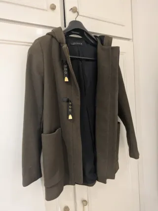 Chaqueta Zara verde militar con pelo Talla M