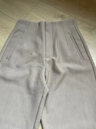 Pantalón traje beige